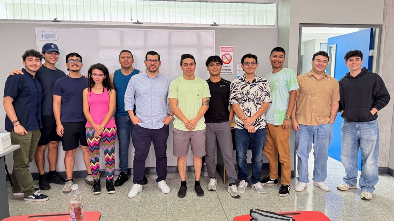 Estudiantes de STATO PRO en sesión presencial